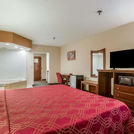 Econo Lodge Inn & Suites Marietta Exterior photo