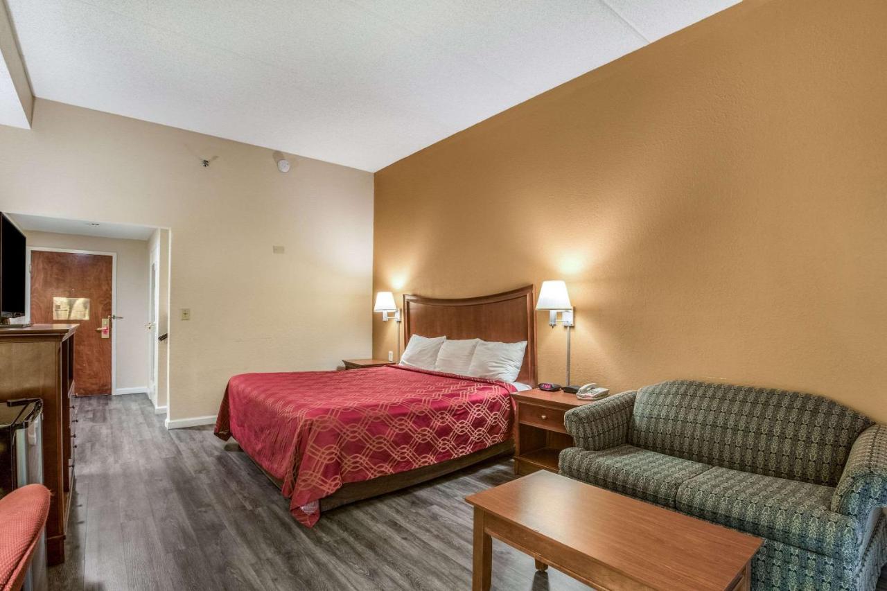 Econo Lodge Inn & Suites Marietta Exterior photo