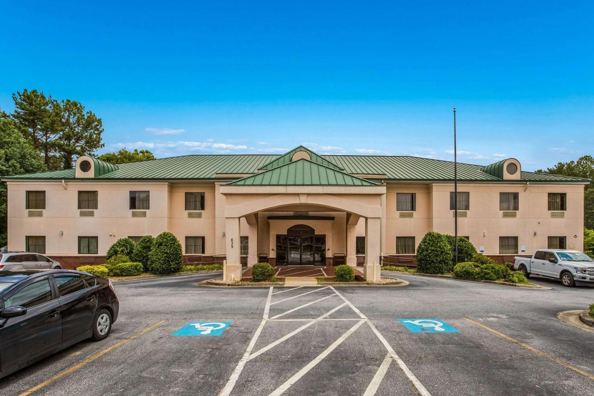 Econo Lodge Inn & Suites Marietta Exterior photo