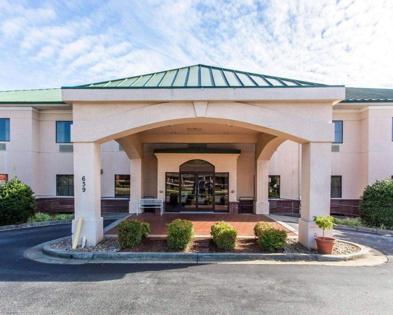 Econo Lodge Inn & Suites Marietta Exterior photo
